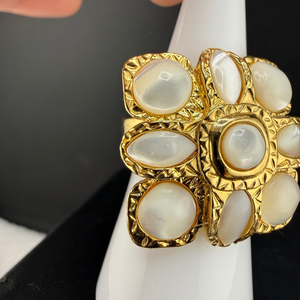 Vintage St. John Ring Gold Tone Mother of Pearl Statement Floral Square Size 8 - Picture 4 of 12